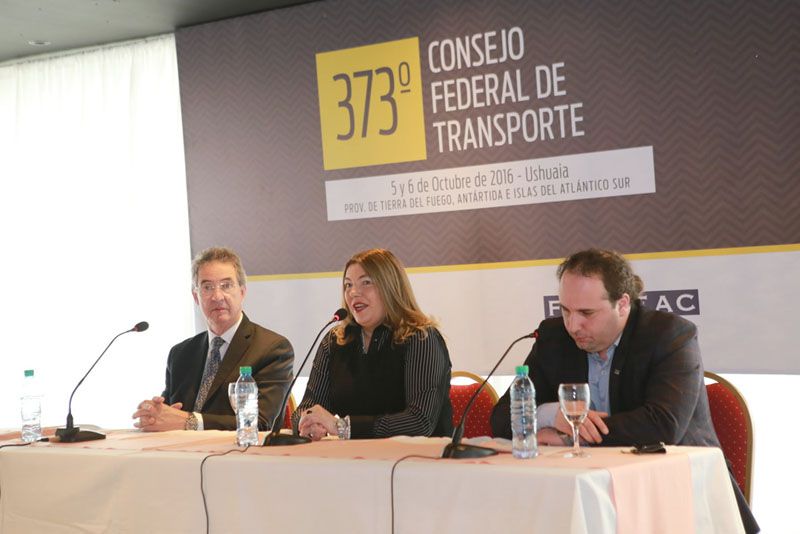 Bertone destacó la importancia del transporte de carga para la industria fueguina