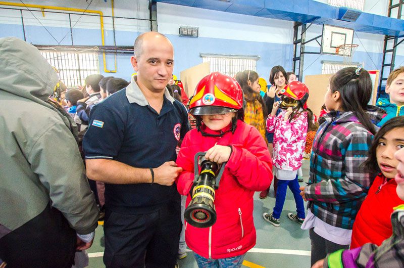 Alumnos de distintas escuelas participaron en la Expo Defensa Civil
