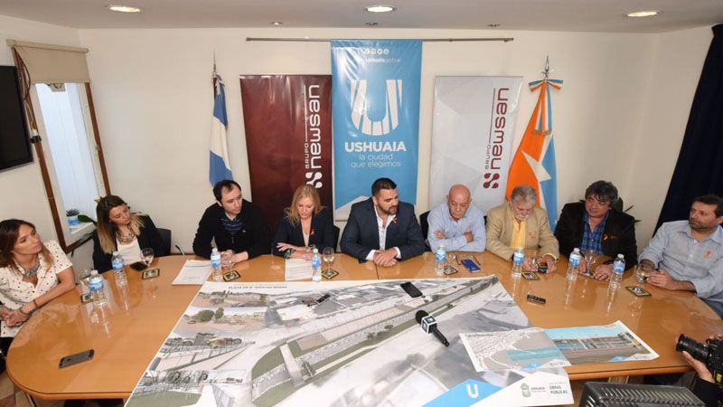 Acuerdo entre Municipio y Newsan para instalar garitas y acondicionar una plaza