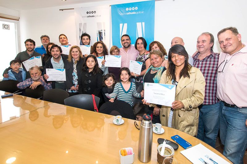 El Intendente entregó reconocimientos a profesores de talleres solidarios