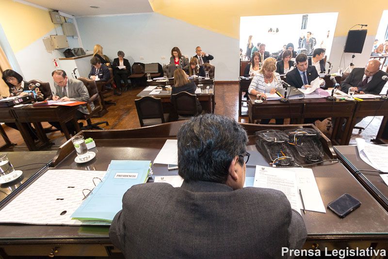 Presupuesto, emergencias y laboratorio del fin del mundo