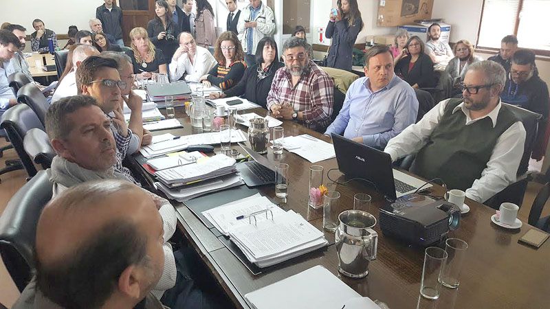 Emergencias por mayoría, Laboratorio por unanimidad