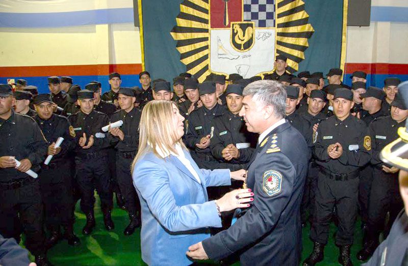 Se graduaron 106 agentes y 17 oficiales