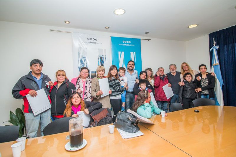 Vuoto hizo entrega de las llaves de viviendas a vecinos de Andorra