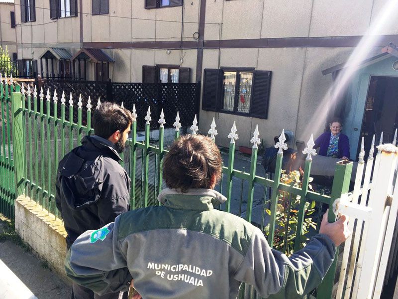 Funcionarios municipales visitaron los barrios para reforzar el mantenimiento de espacios públicos 