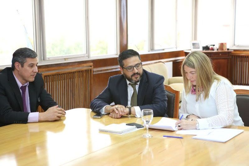 Bertone firmó ascensos para la Policía provincial y el Servicio Penitenciario