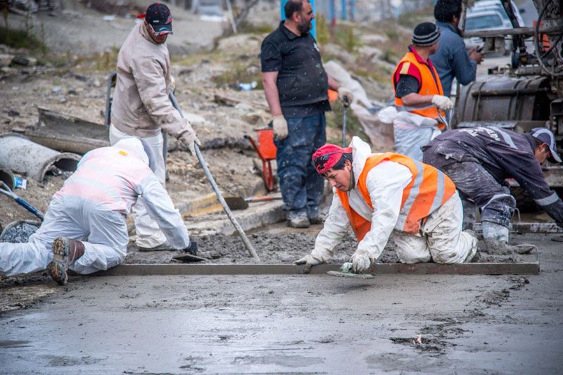 Realizaron tareas de repavimentación en la rotonda de acceso al barrio Pipo