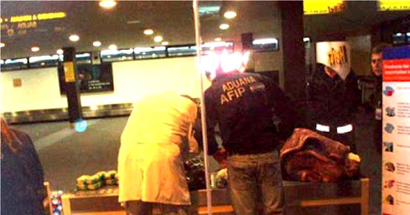 Detienen a dos mujeres con cocaína