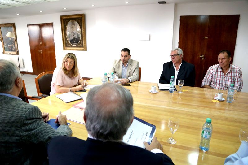 Bertone recibió a directivos de Camuzzi y hablaron sobre obras prioritarias