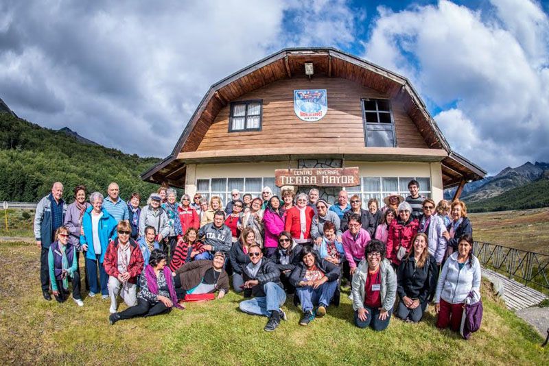 Más de 100 adultos mayores participan de la colonia de vacaciones municipal
