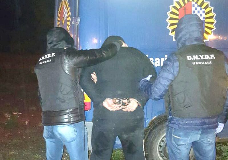 Detienen a un sujeto y decomisan marihuana, cocaína y 100 troqueles de LSD