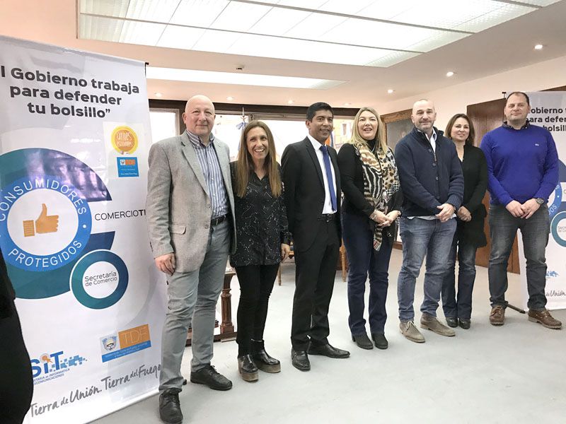 Bertone firmó acuerdo con librerías para que ofrezcan una canasta escolar a precios accesibles