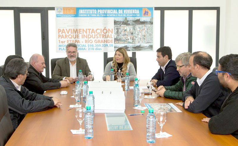 Bertone anunció la pavimentación del Parque Industrial de Río Grande