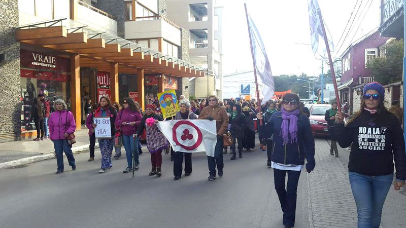 Unas 400 personas se movilizaron por el Paro Internacional de Mujeres