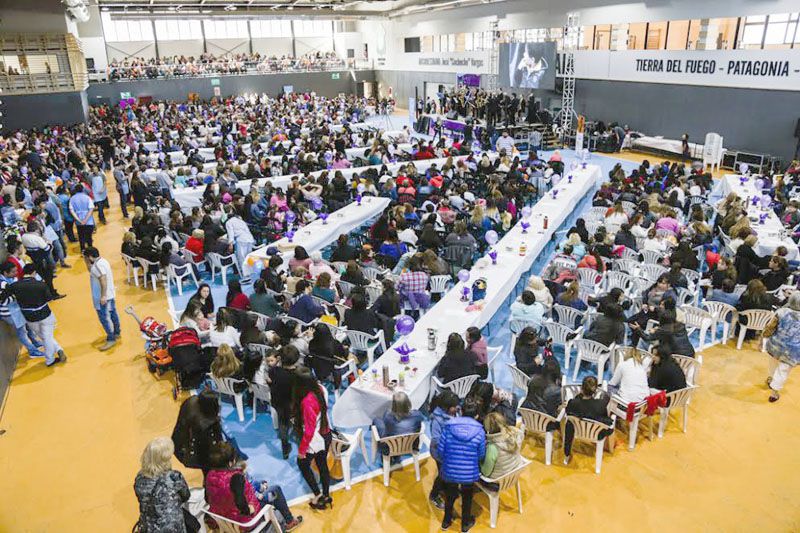 Cientos de mujeres asistieron al mate bingo que organizó la Municipalidad