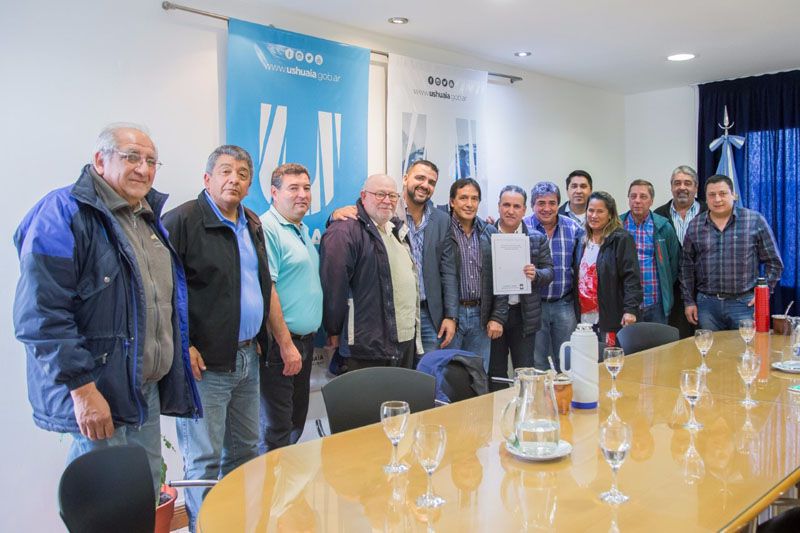 La Asociación de Taxis recibió el título de propiedad de su predio