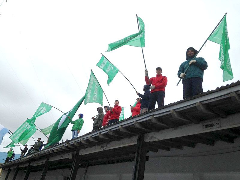 Tensa protesta de Camioneros en la licitación de la recolección de residuos en Río Grande