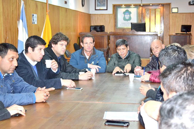 Peones de taxis reiteraron el pedido de modificación de la normativa para el blanqueo de choferes