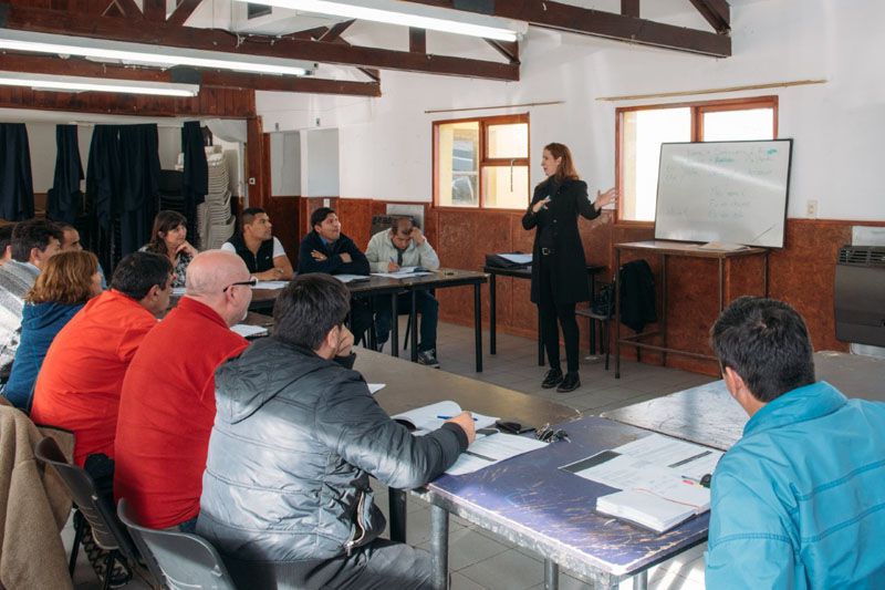 Comenzó la capacitación en idiomas para taxistas y remiseros