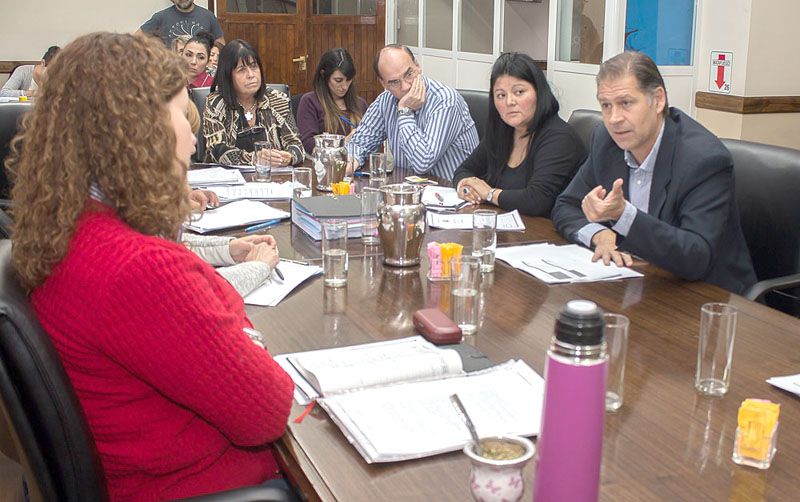 Urquiza disconforme con las respuestas del ministro Colman  