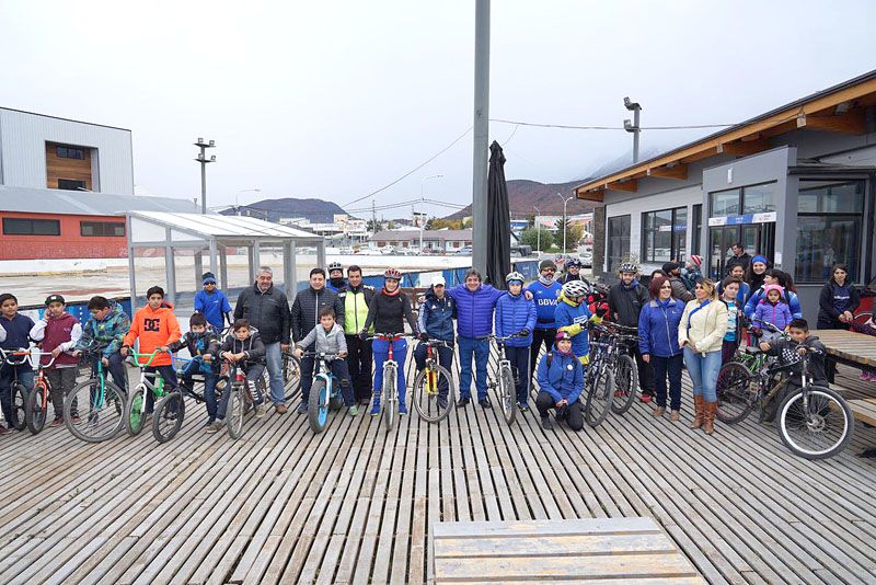 La Municipalidad acompañó la ‘Bicicleteada Solidaria’ para promover el conocimiento del autismo