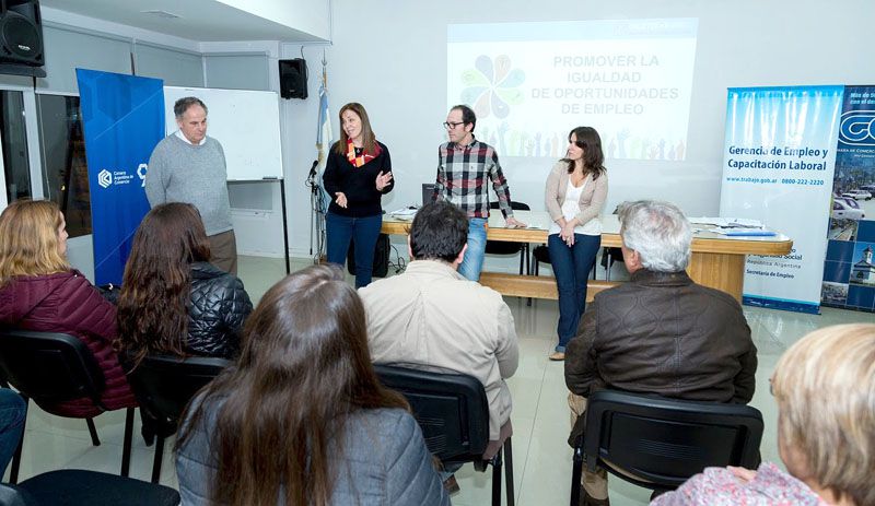 Gobierno y Cámara de Comercio promueven igualdad de oportunidades de empleo