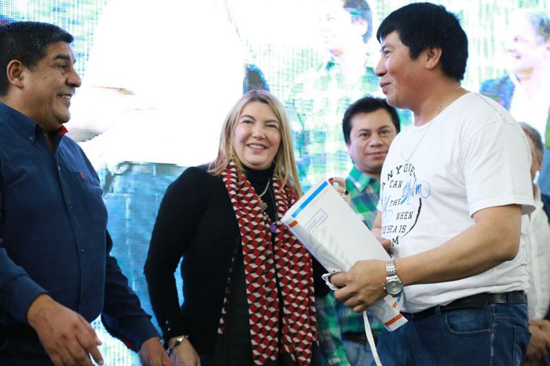  En el Día del Trabajador, Bertone entregó 64 viviendas a la UOCRA