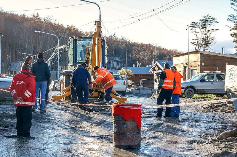 Se realizó un operativo integral de limpieza y trabajos en el barrio Kaupén 