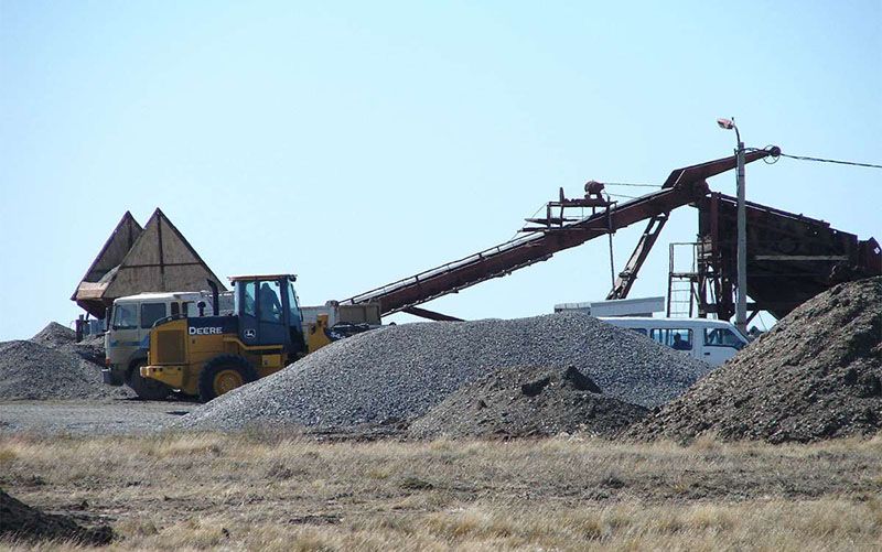 La Justicia exigió el cese de la extracción de áridos en la costa en Río Grande