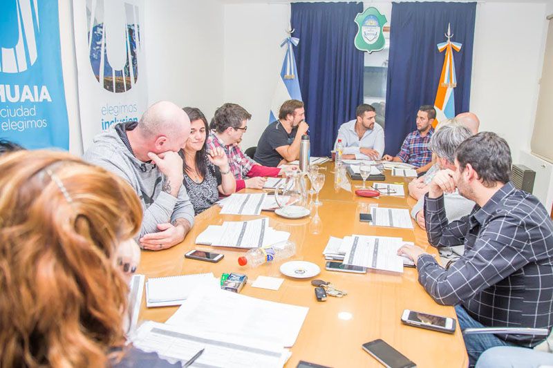 Ushuaia recibe a Los Tekis, Raly Barrionuevo, Javier Calamaro y ‘La Pichuco’