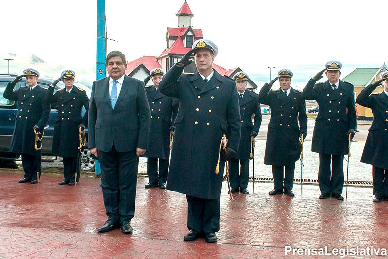 Arcando participó del aniversario de la Armada y recordó su paso por la Institución