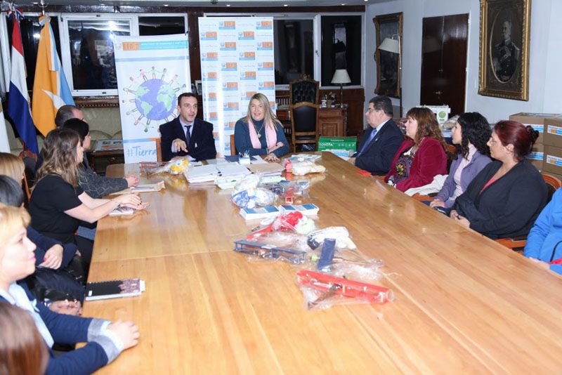 El Cónsul de Paraguay y organizaciones civiles pasaron por Casa de Gobierno 