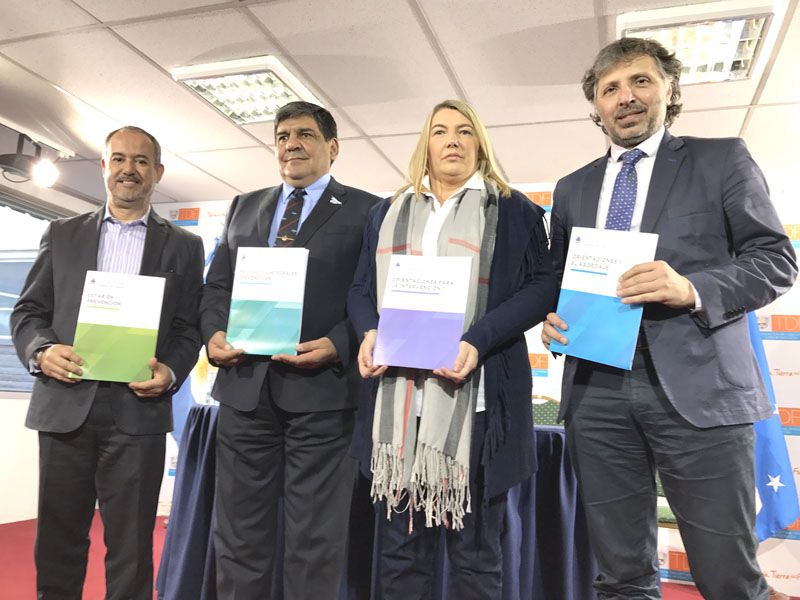 Bertone presentó el programa de prevención de adicciones que se aplicará en las escuelas