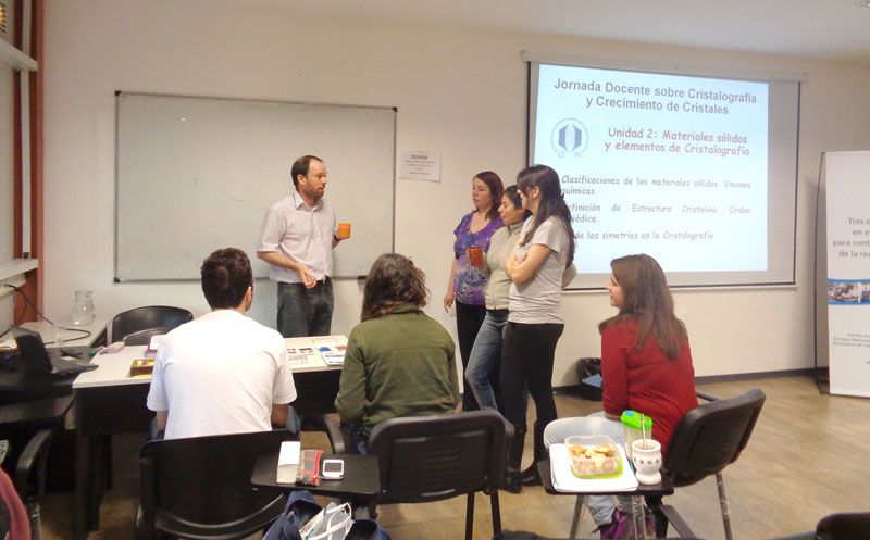 Capacitación docente en el CADIC sobre Cristalografía