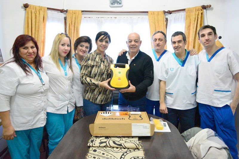 El Programa de Políticas Sanitarias incorpora un desfibrilador para asistencia en emergencias