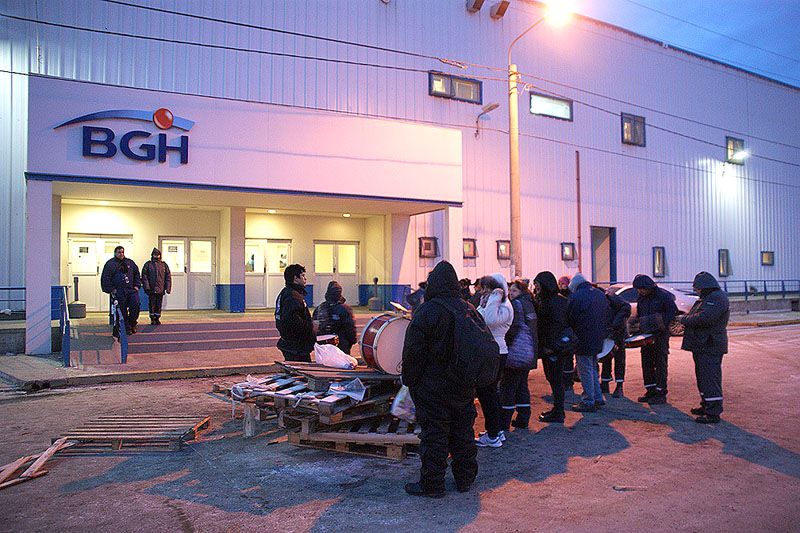 Trabajadores de BGH realizaron un piquete en el acceso a la fábrica