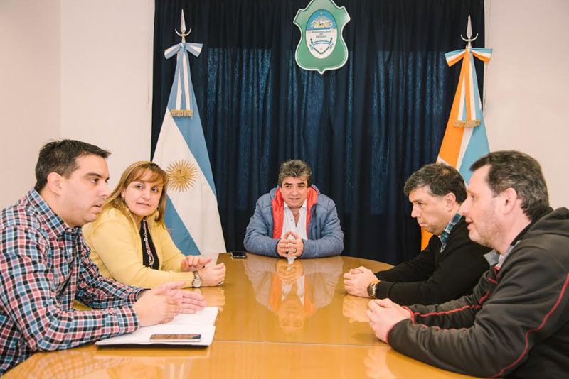 Obra de la Perito Moreno: Municipio e YPF acordaron recorrido del transporte de combustibles