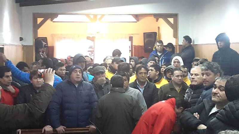 La violencia y la intolerancia no dieron lugar al debate sobre el servicio de taxis