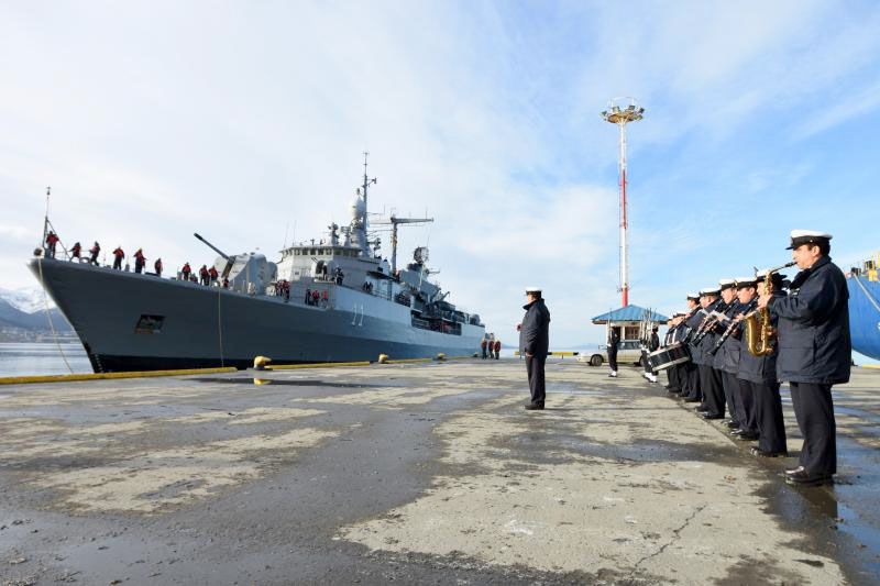  Arribó al puerto de Ushuaia el Destructor ARA “La Argentina”