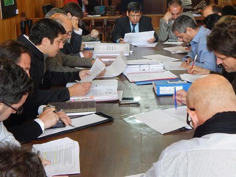 Analizarán hoy en comisión los proyectos del Ejecutivo sobre el uso de tierra municipal