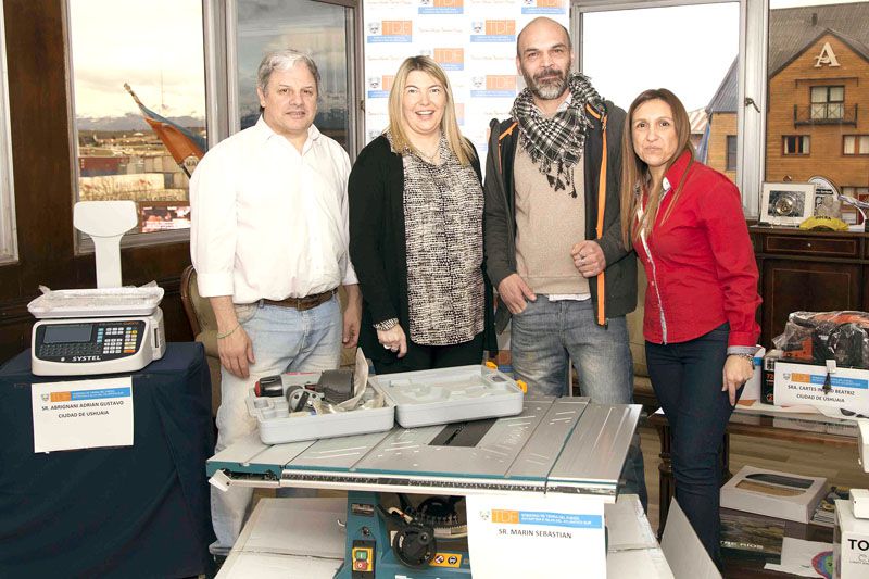 La Gobernadora entregó maquinaria a emprendedores de Ushuaia