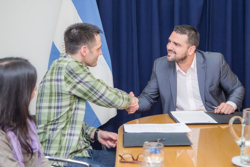 Vuoto firmó un convenio con el Club Andino para la práctica de esquí de fondo