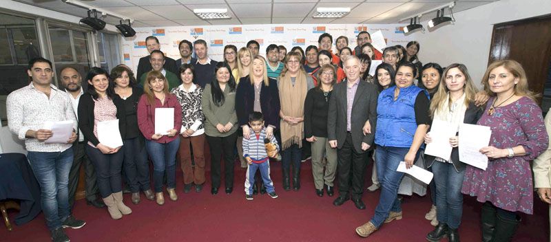 Desde el Gobierno calificaron de “histórico” el pase a planta permanente de enfermeros