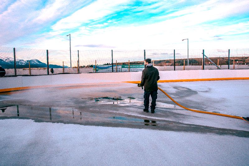 Vuoto recorrió las obras de la pista de patinaje sobre hielo