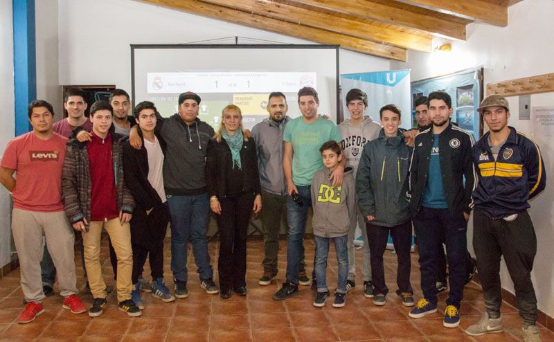 Más de 80 jóvenes participan del torneo de FIFA y de Counter Strike