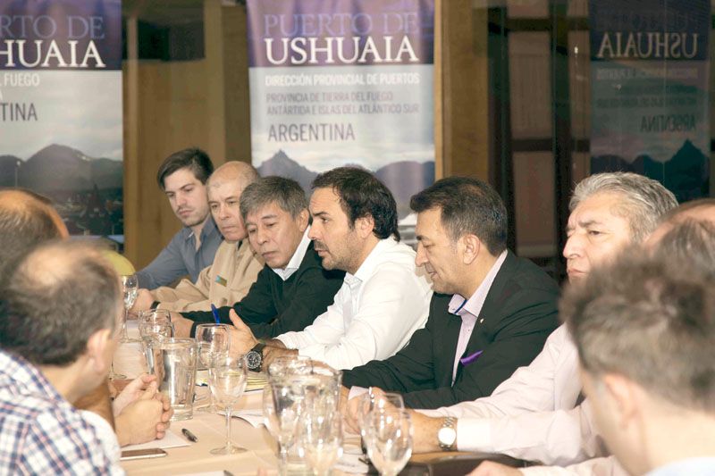 Encuentro con autoridades nacionales y operadores de turismo de cruceros