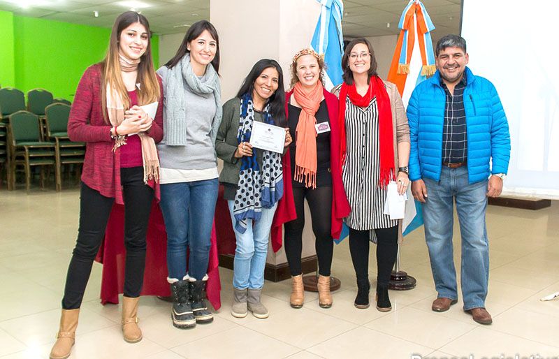 Arcando y Laura Colazo brindaron reconocimiento a mujeres emprendedoras