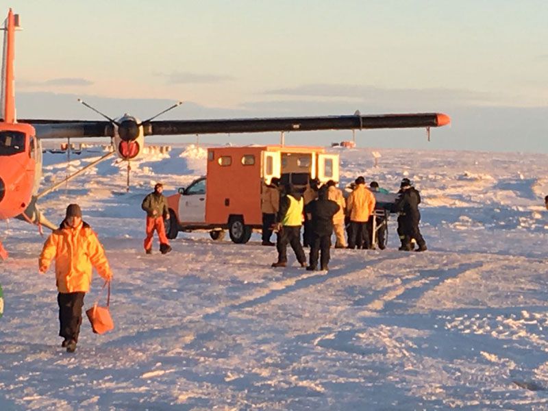 Increíble hazaña aérea para salvarle la vida a un militar herido en la Base Orcadas de la Antártida