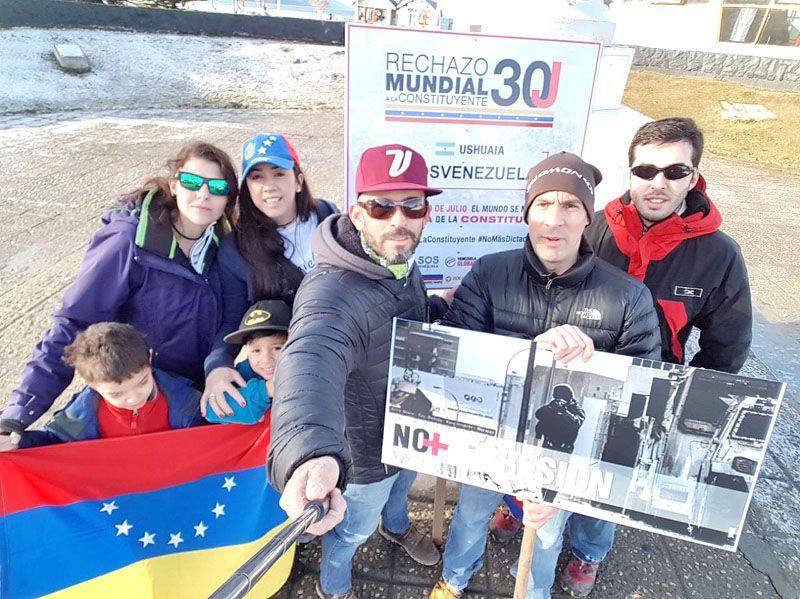 Desde el Fin del Mundo: Venezolanos gritan contra “la dictadura” de Maduro 