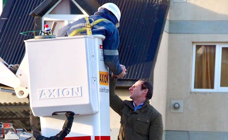 Bertotto verificó las reparaciones en el alumbrado público del barrio Río Pipo